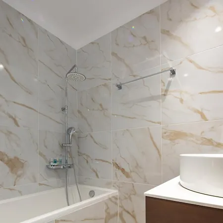 Riviera Vista Luxury Homes Apartment *