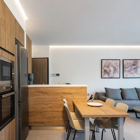 Riviera Vista Luxury Homes Apartment *